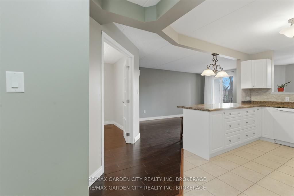 Additional image 3 of 230-4658 Drummond Road, Niagara Falls, ON, L2E 7E1