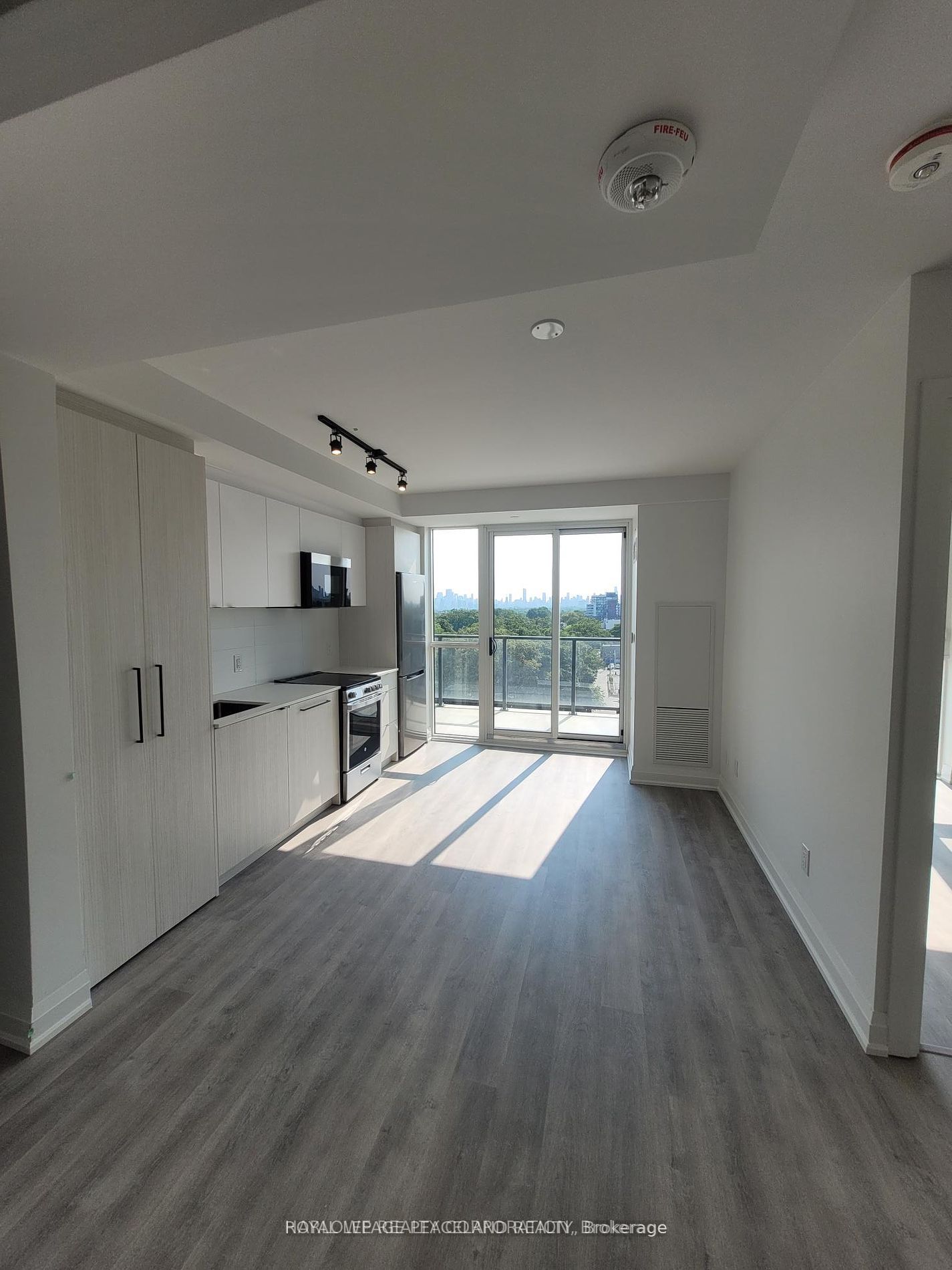 911-2369 Danforth Avenue, Toronto, ON, M4C 0B1 photo 3
