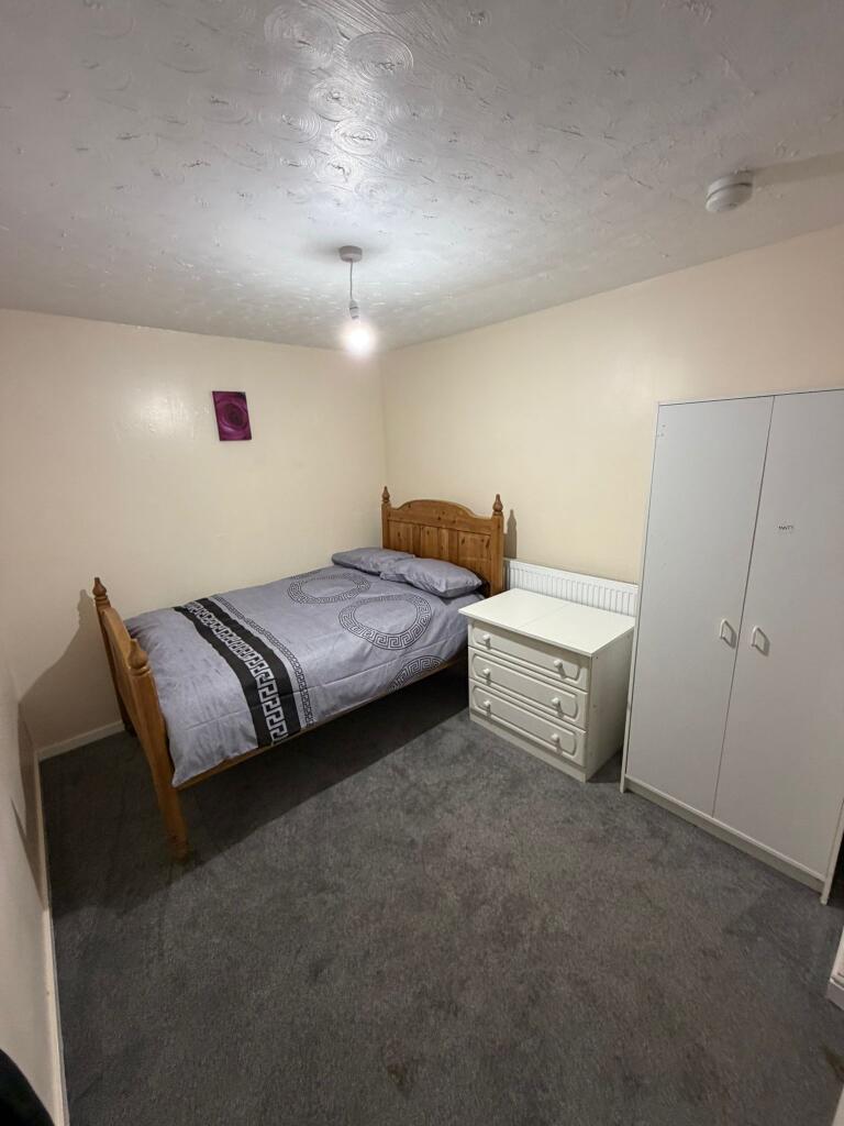 Additional image 2 of Double Room Available, Wareham Rd, B45 0JS