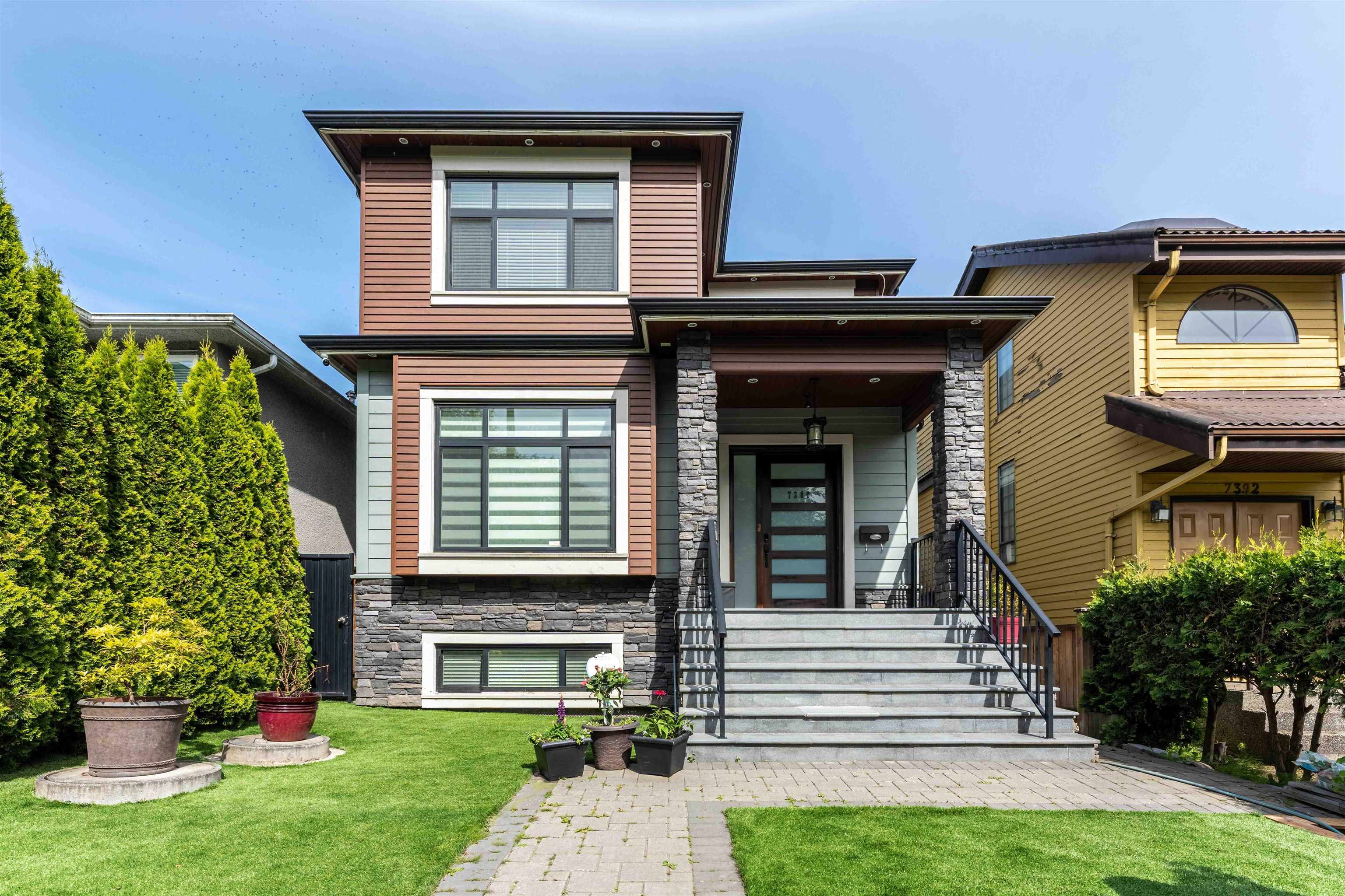 7380 Ontario Street, Vancouver, BC, V5X 3B8
