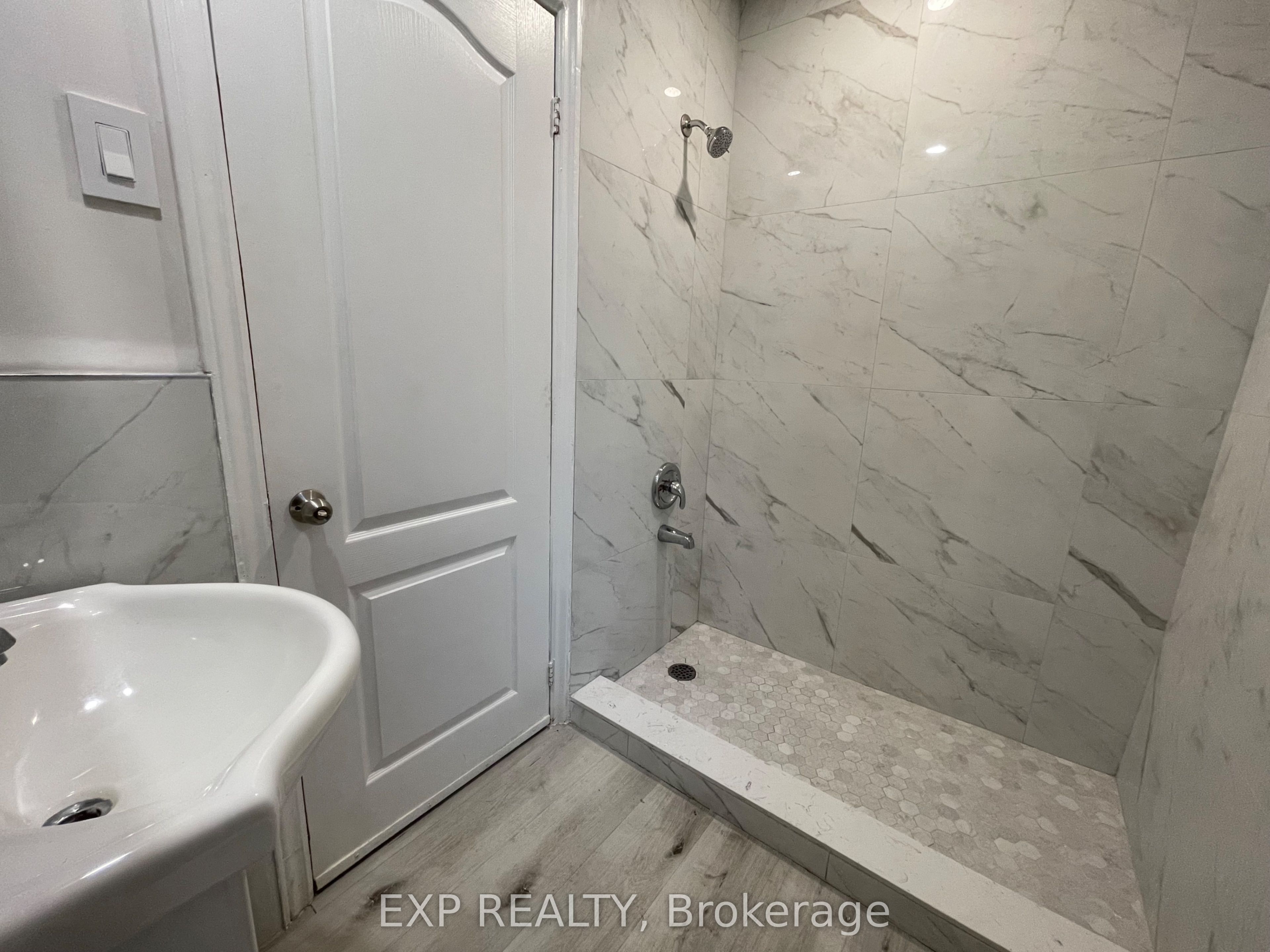 Additional image 6 of 1-259 Lakeshore Road E, Mississauga, ON, L5G 1G8