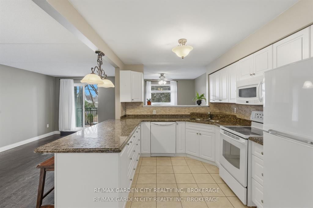 Additional image 2 of 230-4658 Drummond Road, Niagara Falls, ON, L2E 7E1