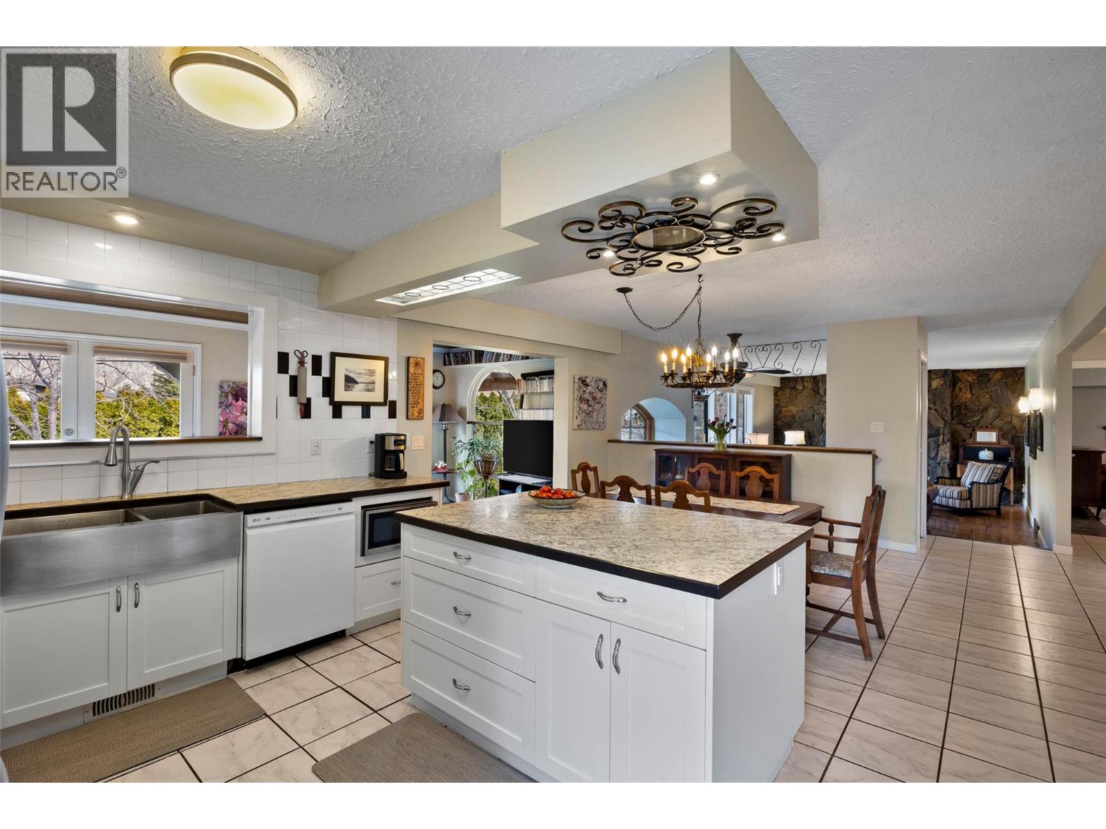 Additional image 4 of 381 Mary Place, Kamloops, BC, V2C4Y5