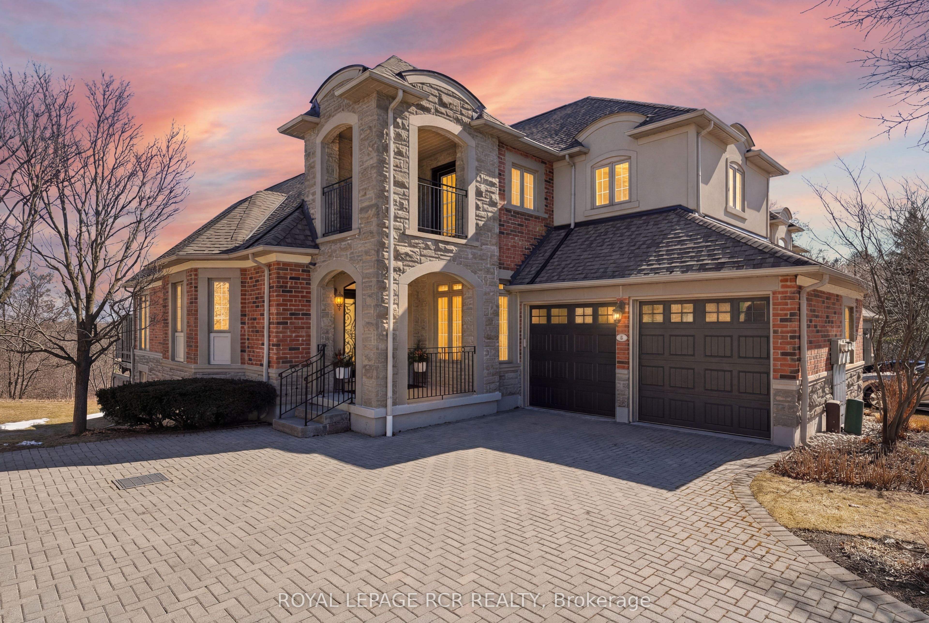 88-6 Danbrook Court, Aurora, ON, L4G 7S8