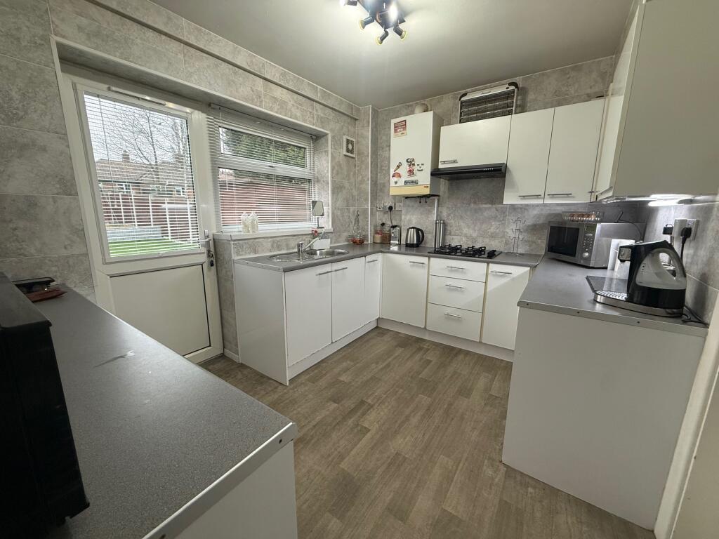 656 Kings Road Great Barr B44 9HX photo 2