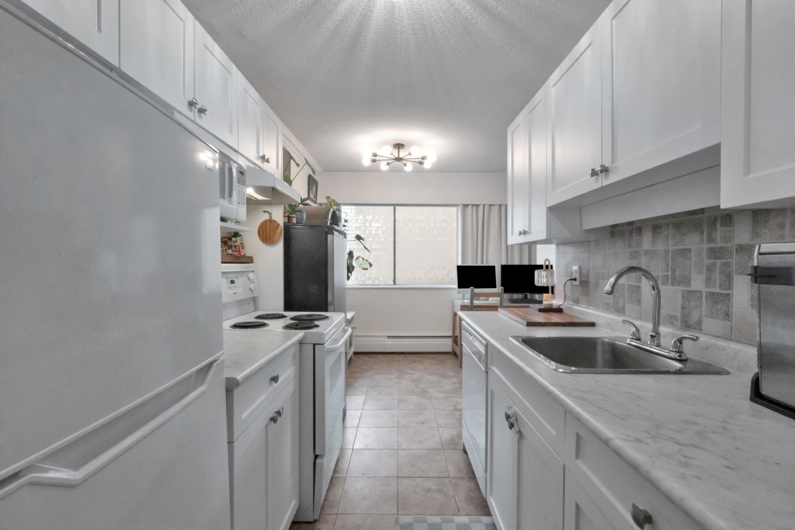 103-214 15th Street E, North Vancouver, BC, V7L 2R3