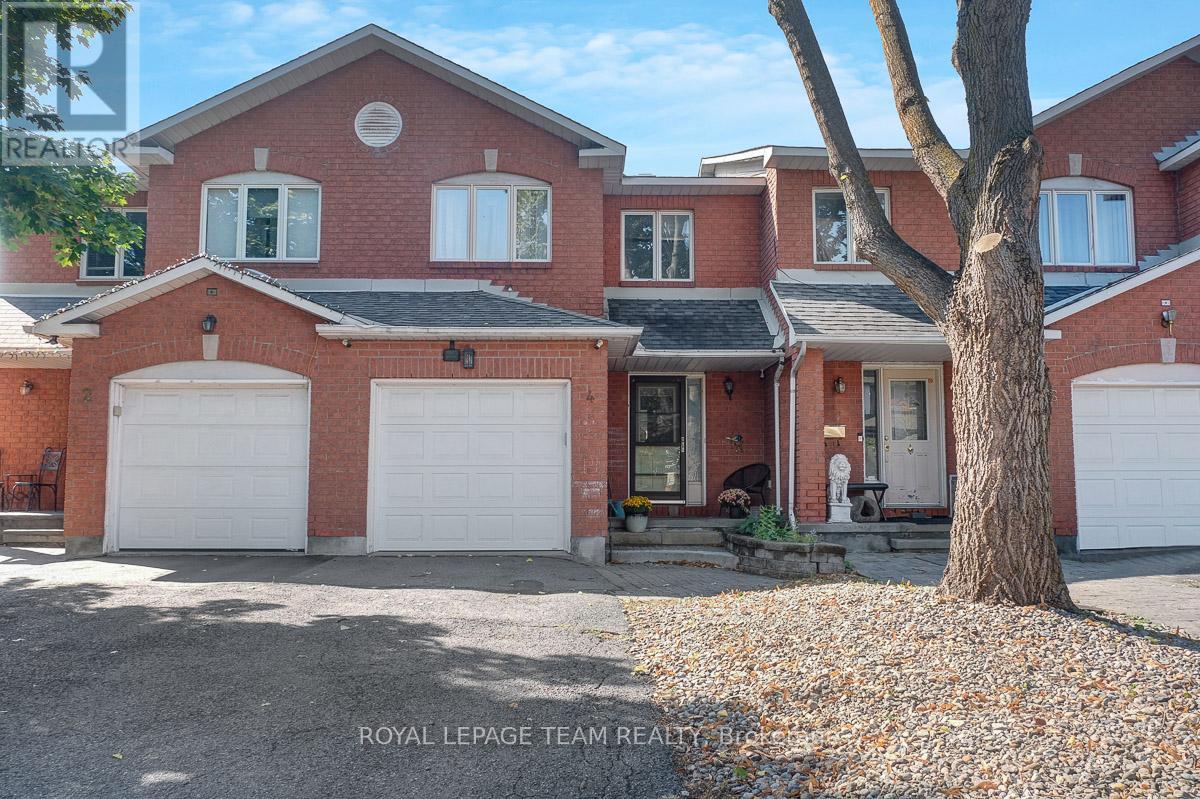4 THORNBURY CRESCENT