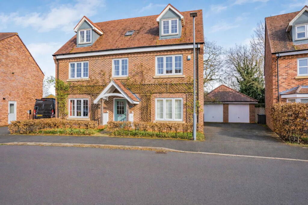Burnham Road, Wythall, Birmingham, B47 6AS