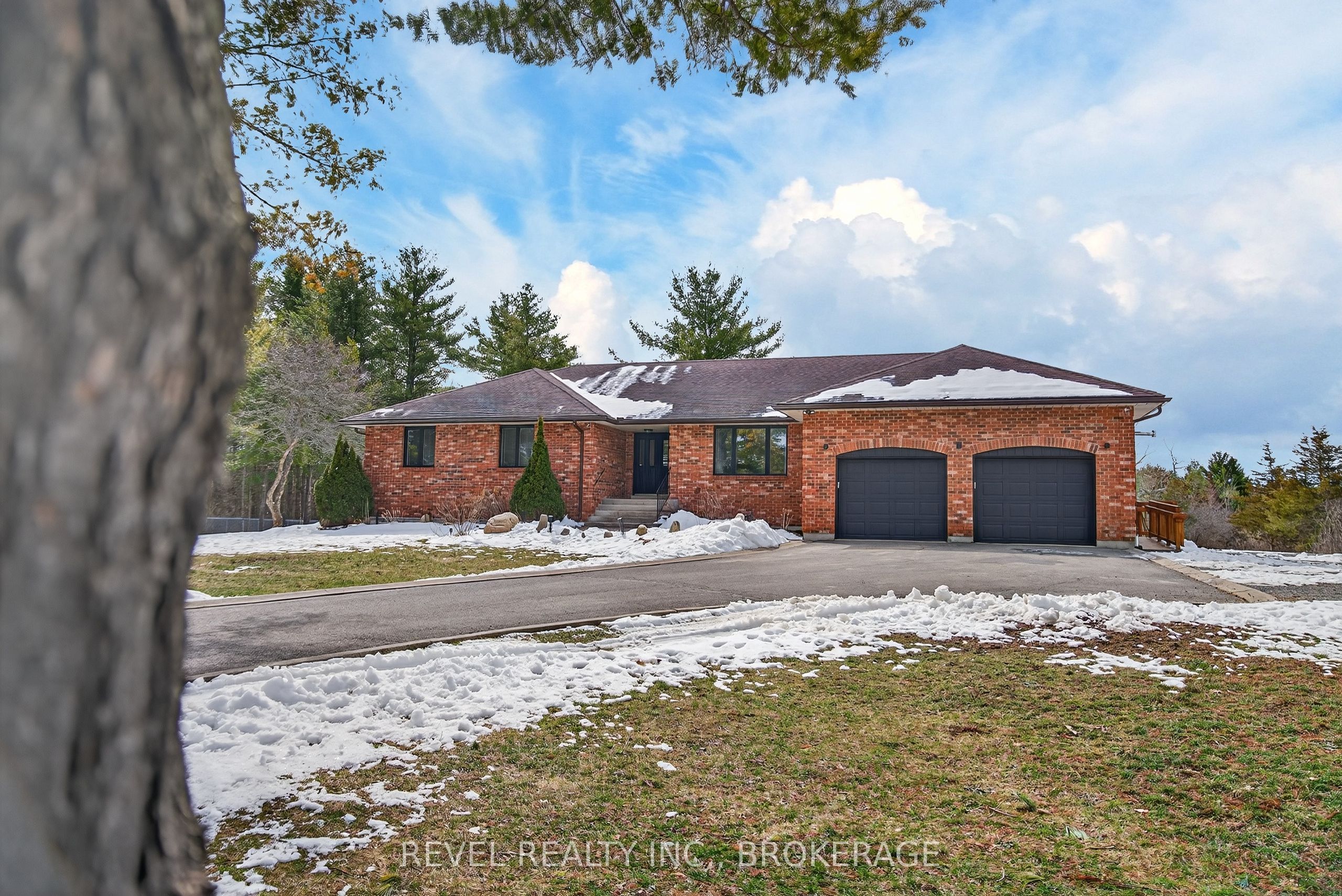 2015 Rosedale Drive, Kingston, ON, K0H 1S0 photo 2