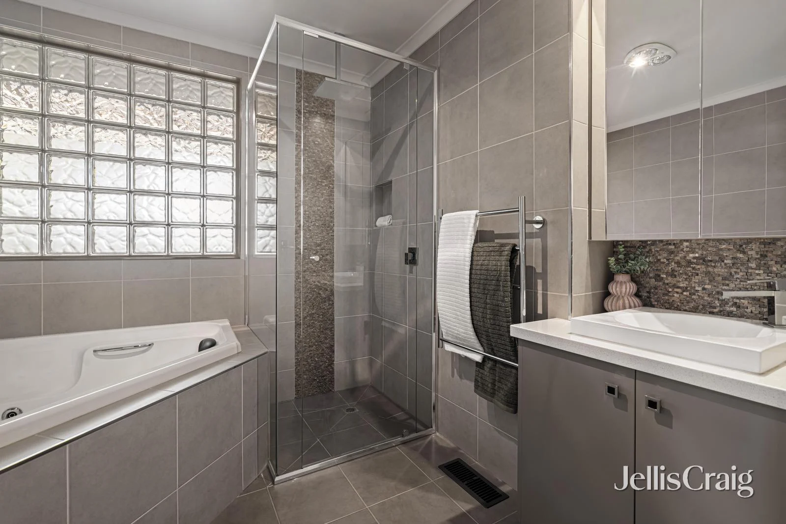 Additional image 10 of 4 Braimton Close, Ringwood North VIC 3134