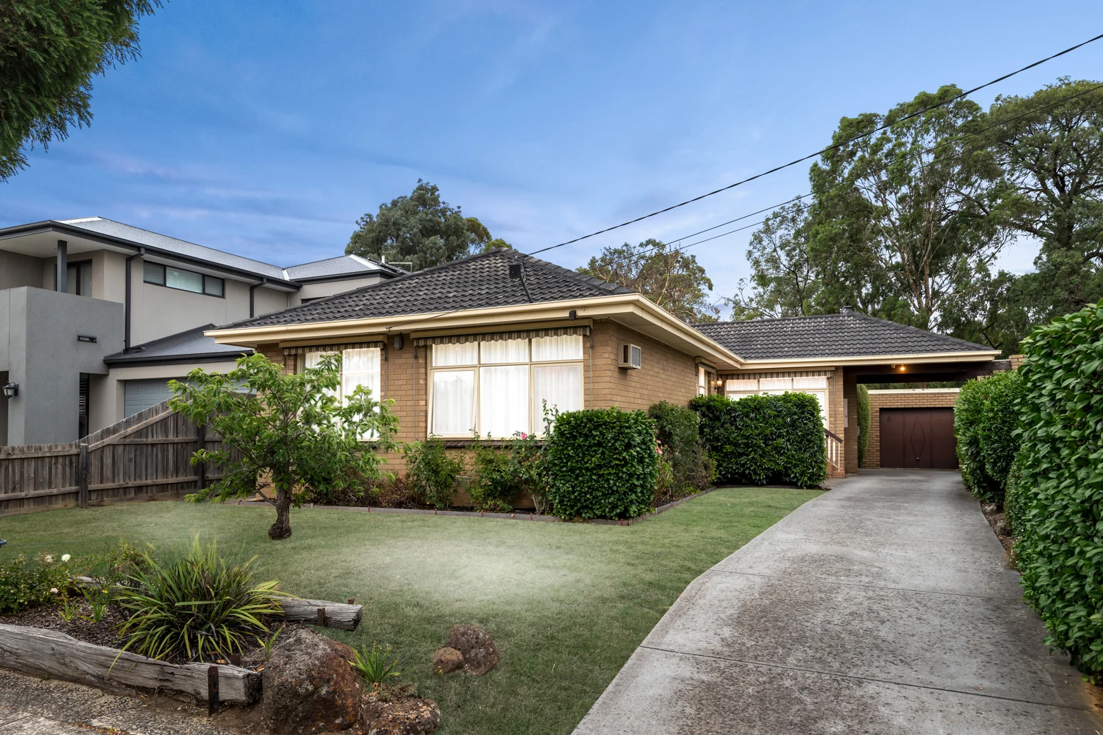 14 Lindisfarne Drive, Burwood East VIC 3151