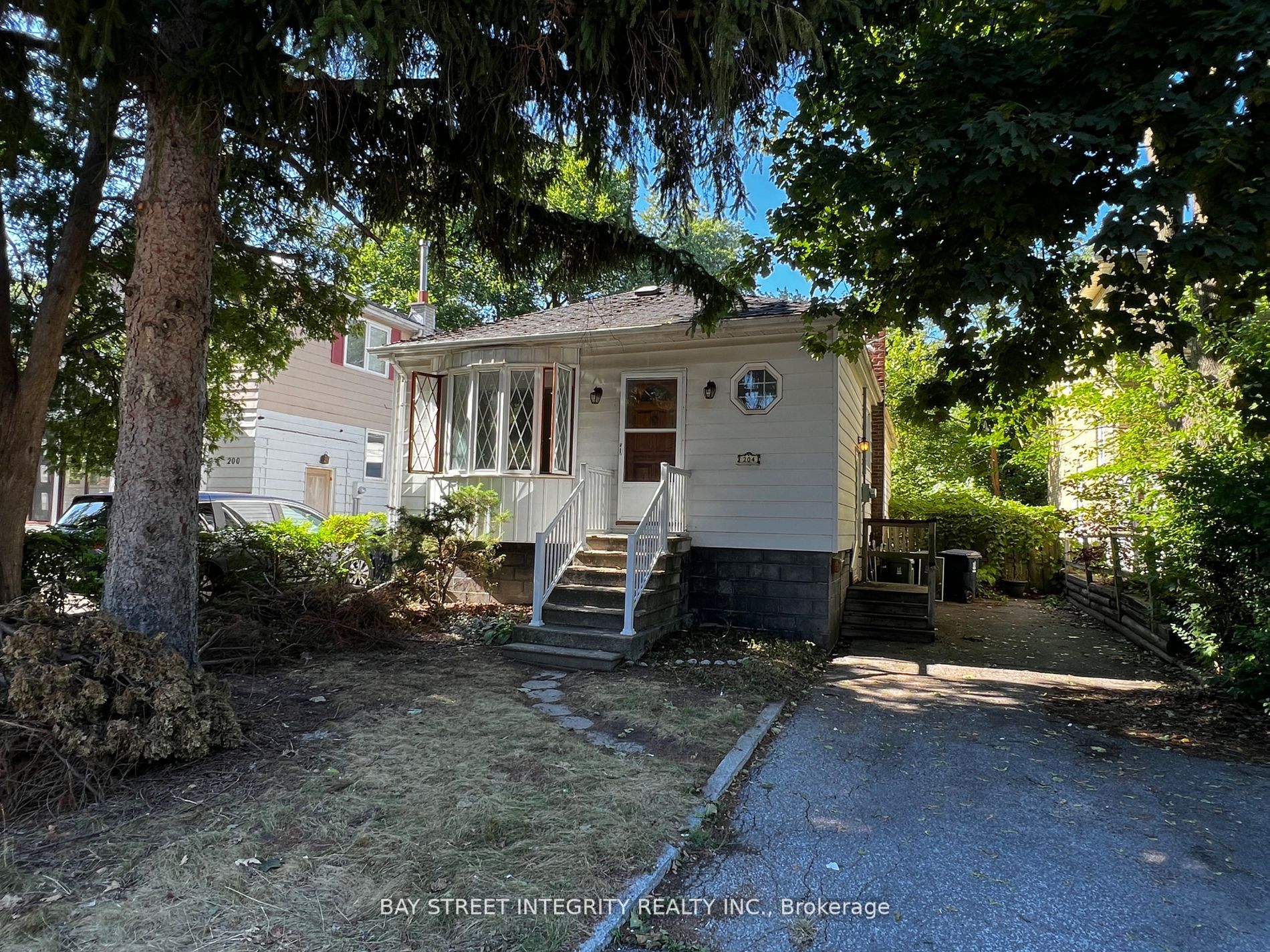 204 Greenfield Avenue, Toronto, ON, M2N 3E3