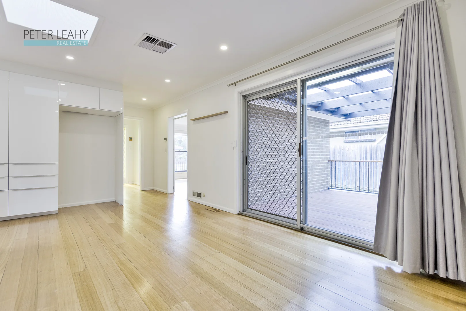 40 Sandhurst Cr, Bundoora VIC 3083 photo 4