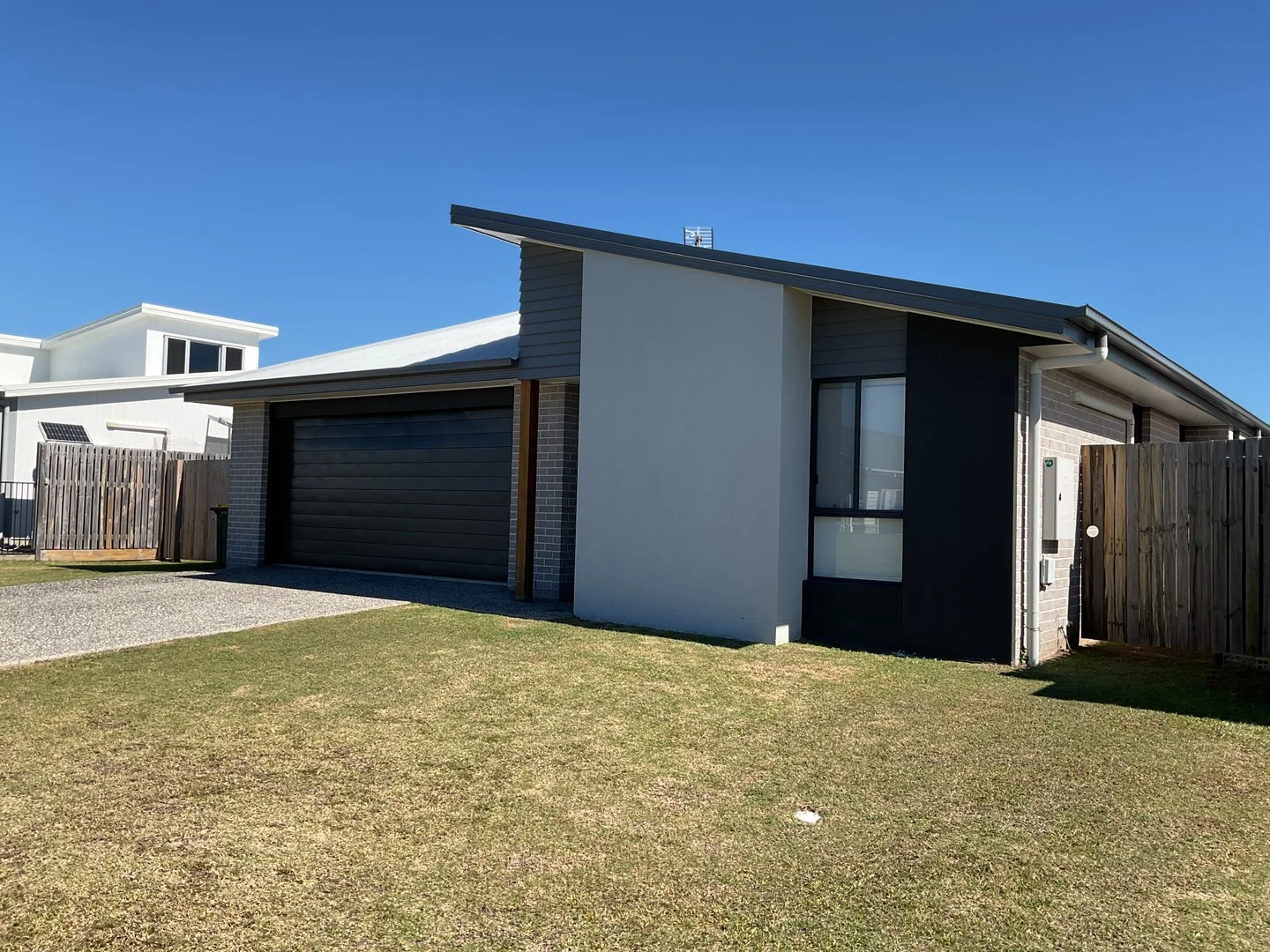 15 Waugh St, Urangan QLD 4655