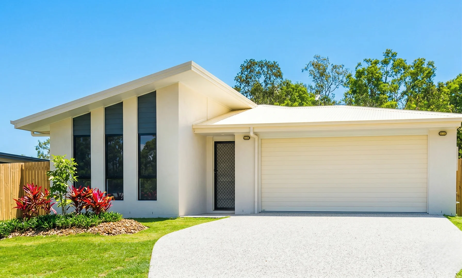 47 Trader Crescent, Cannonvale QLD 4802