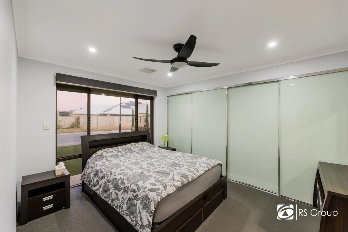 8 Solingen Way, Piara Waters WA 6112 photo 3