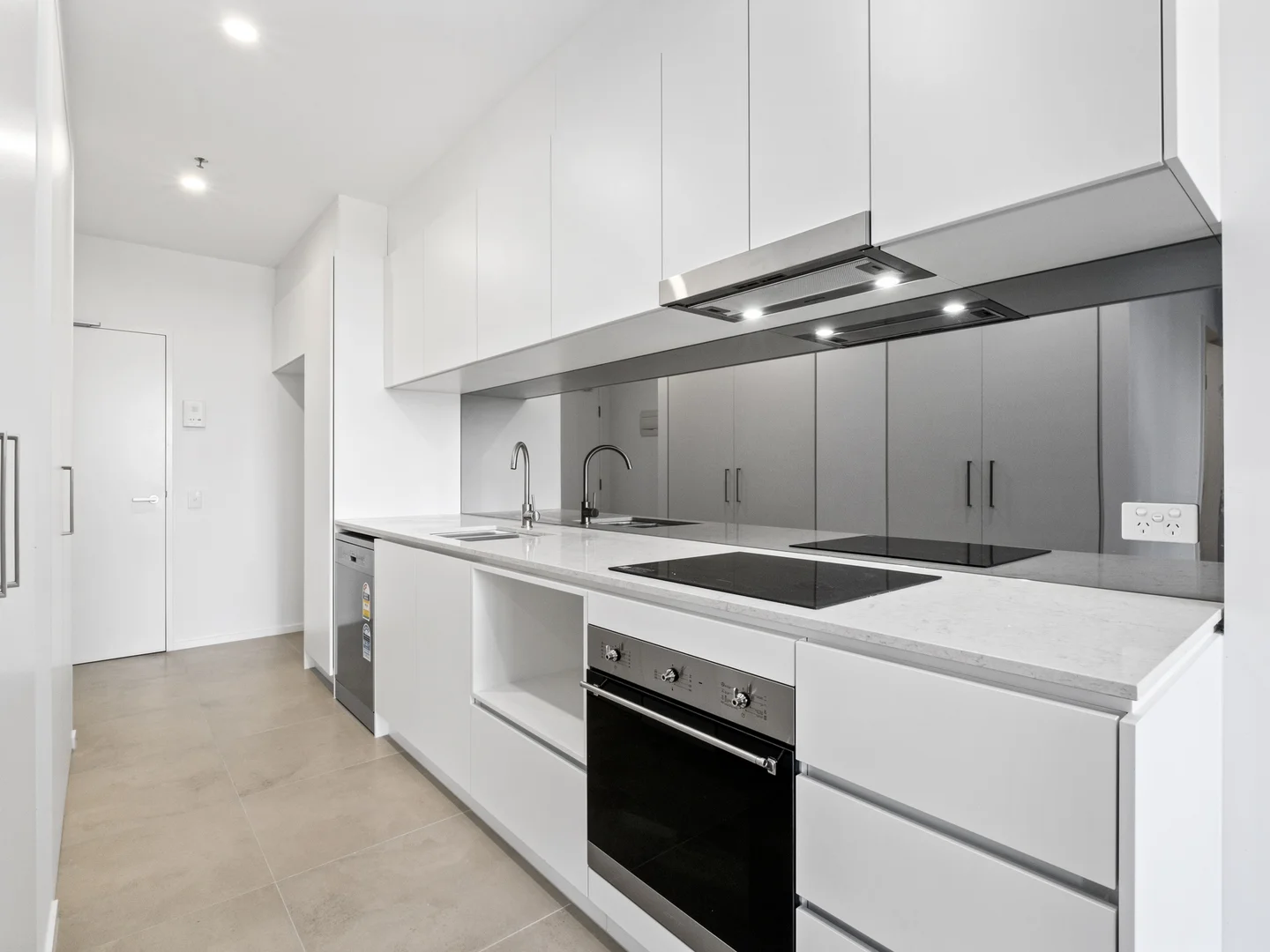 2011/3 Grazier Lane, Belconnen ACT 2617 photo 4
