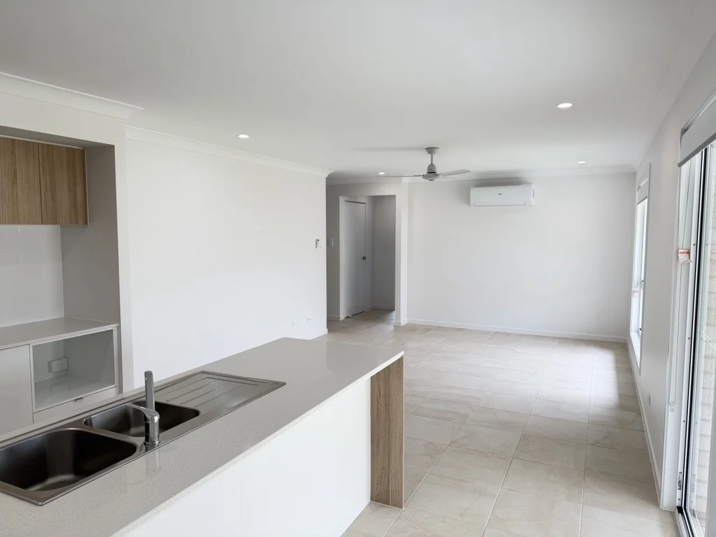 38 West Spring Way, Nikenbah QLD 4655 photo 3