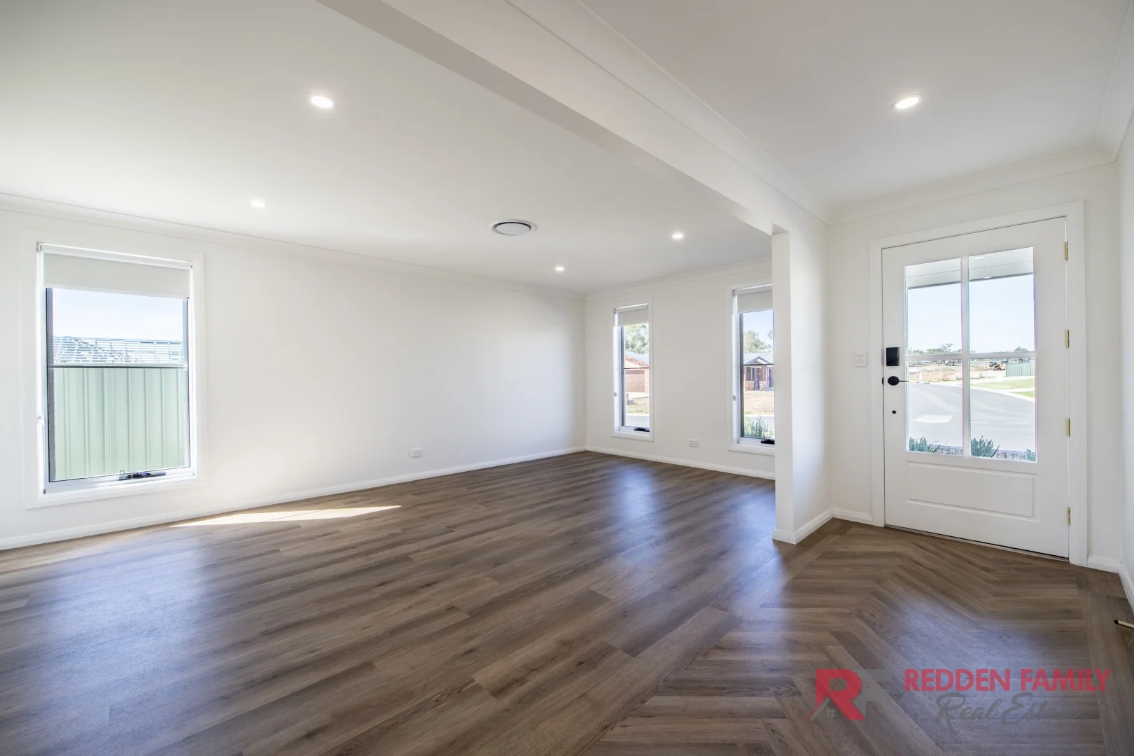 54 Sunningdale Close, Dubbo NSW 2830 photo 2