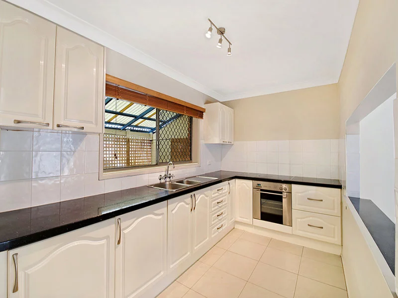 2/18 Central Street, Labrador QLD 4215