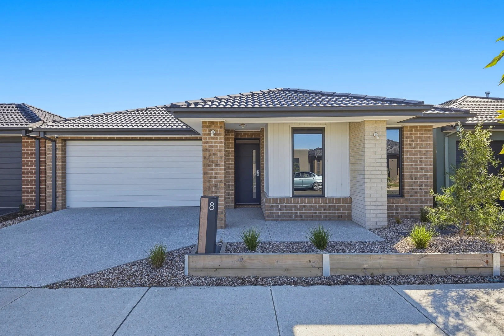 8 Carrera Crescent, Clyde VIC 3978