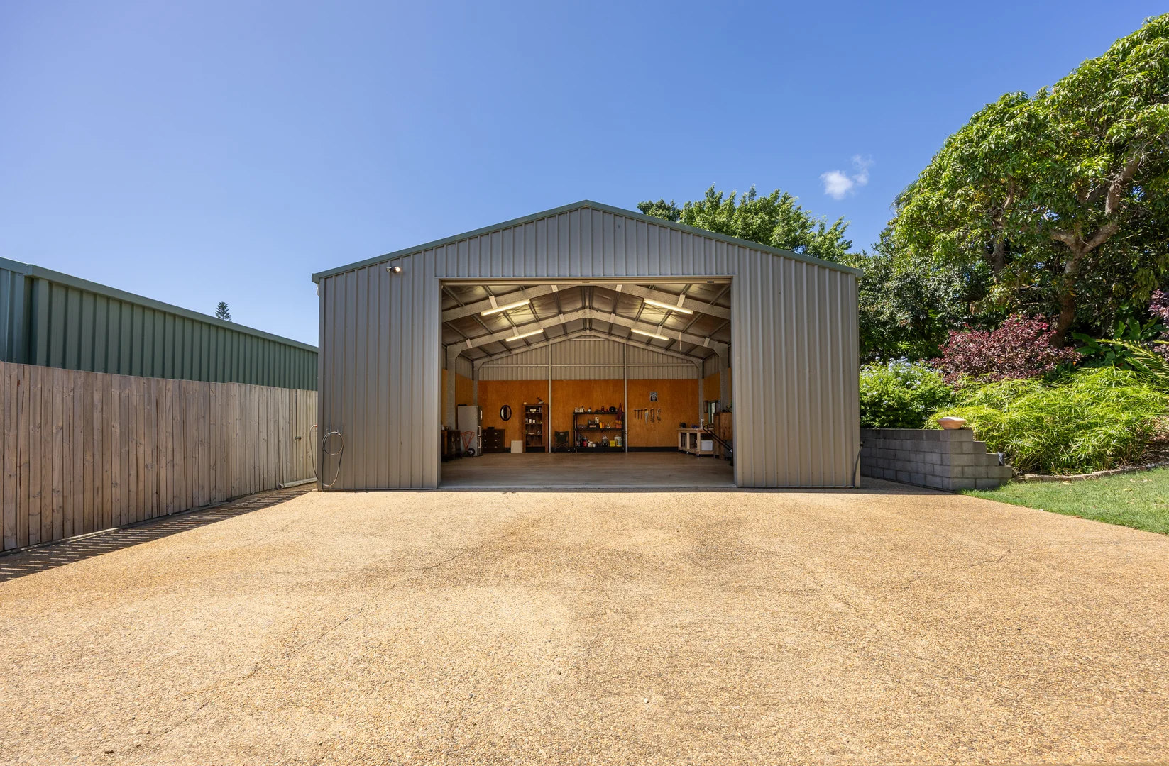 8 Worthington Street, West Gladstone QLD 4680