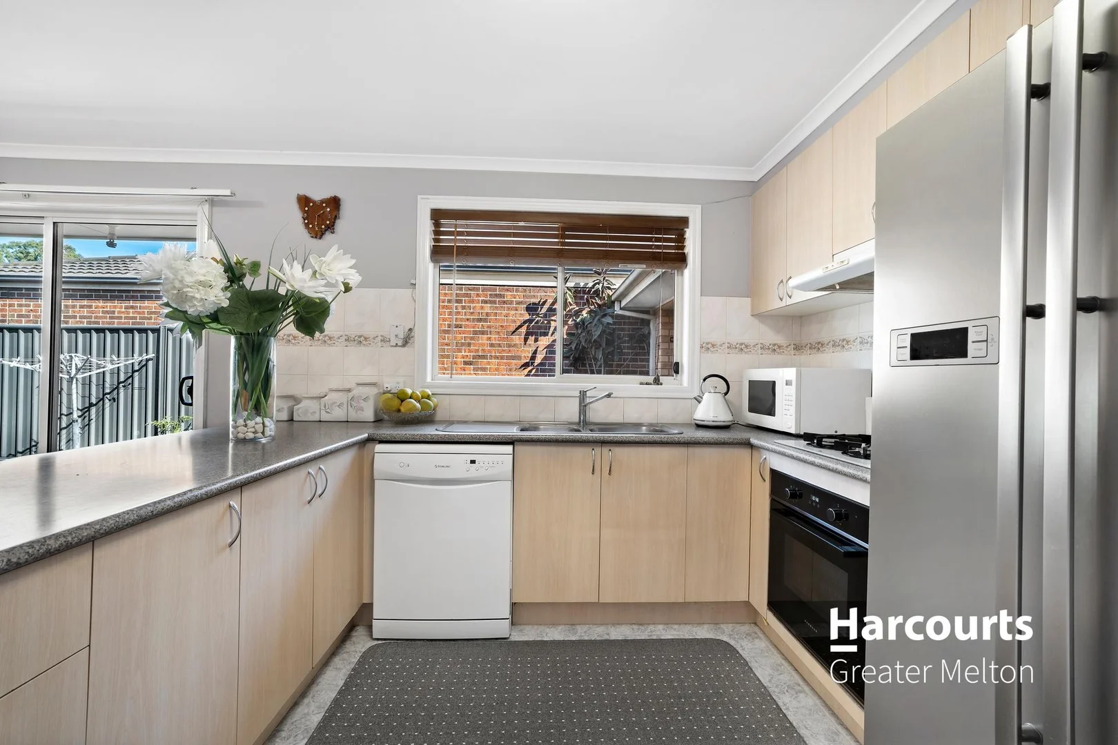 3 Maculata Place, Manor Lakes VIC 3024 photo 5