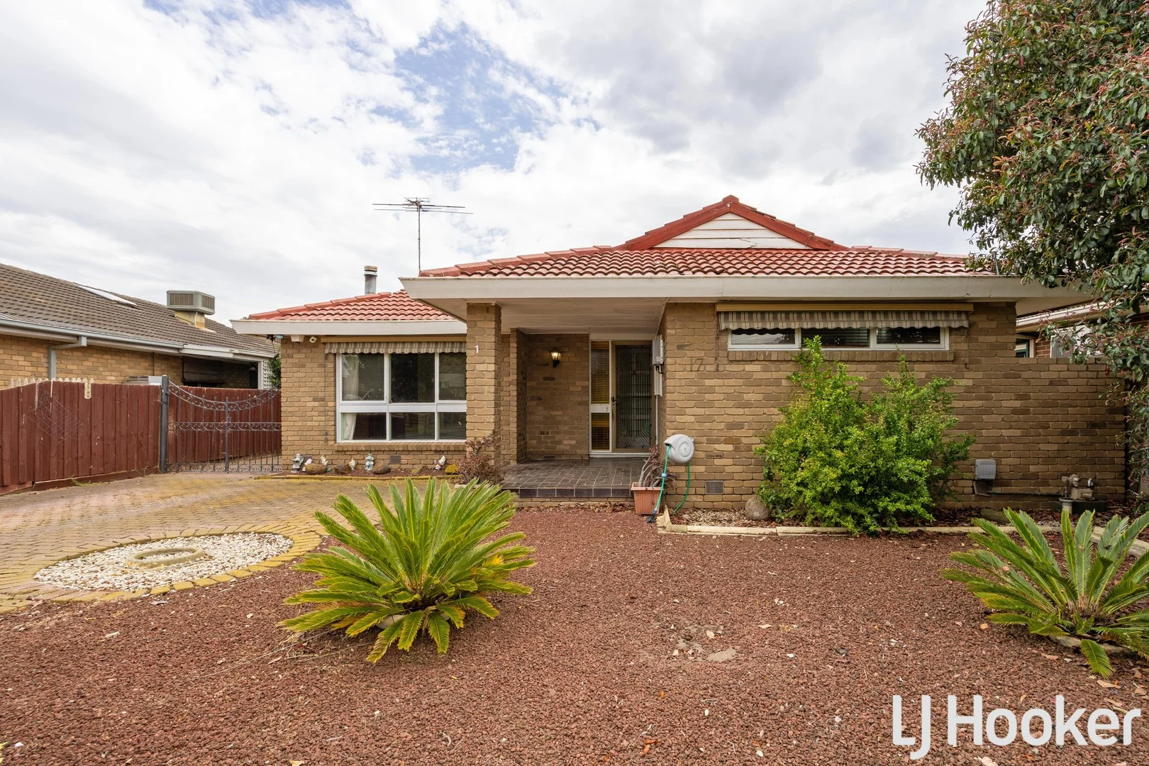 17 Clowes Street, Melton South VIC 3338