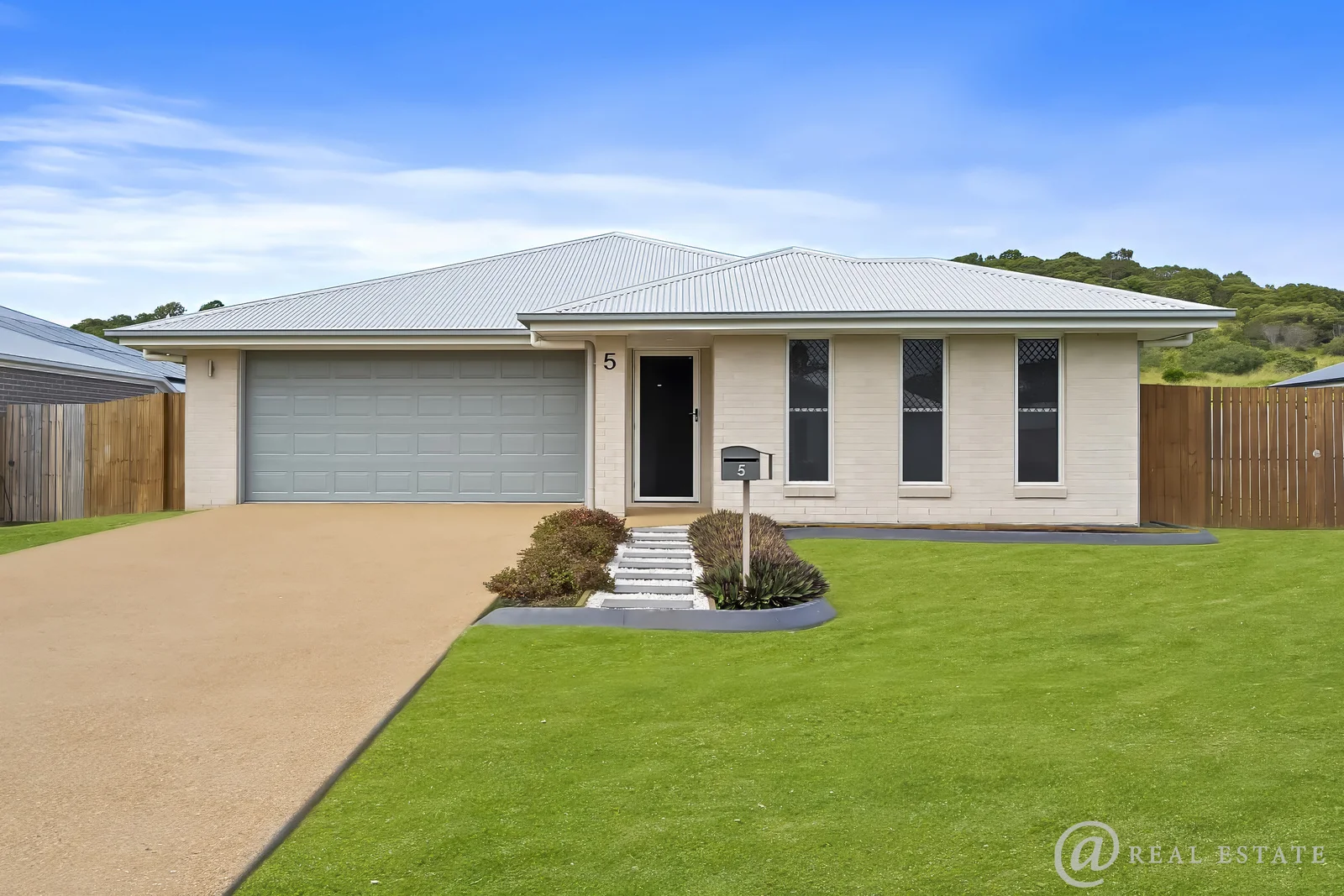 5 Burlington Street, Lammermoor QLD 4703