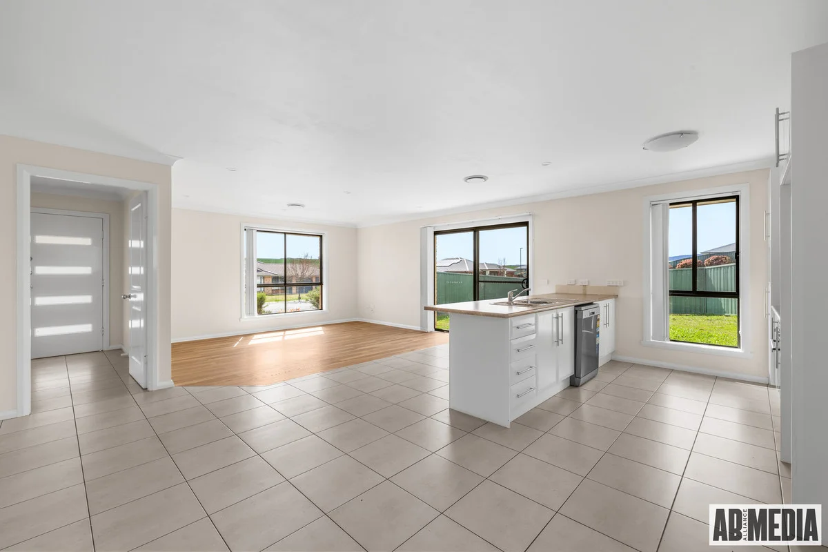 35 Emerald Drive, Kelso NSW 2795 photo 3