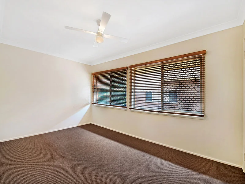 2/18 Central Street, Labrador QLD 4215 photo 3