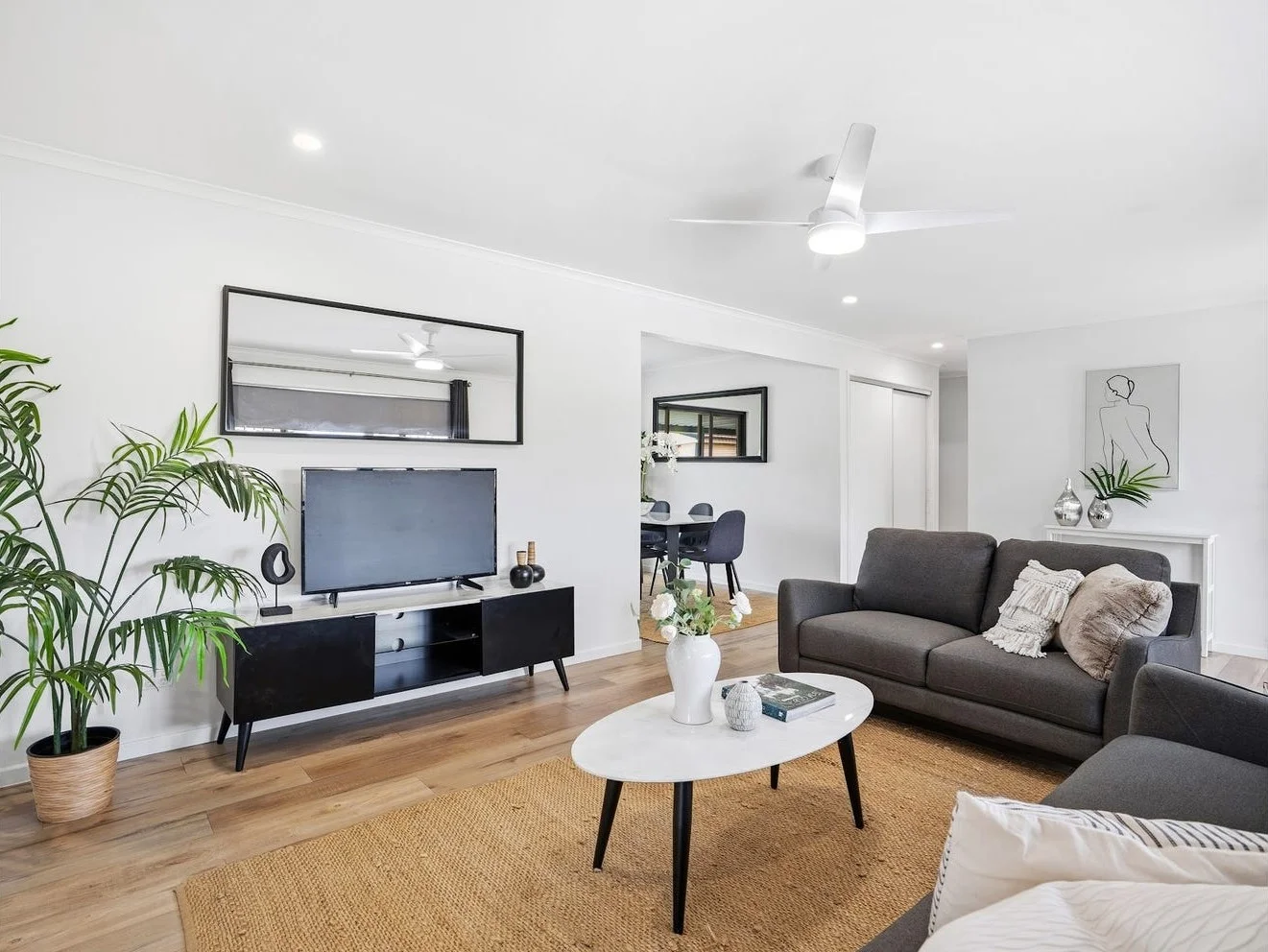 33 Woodlands Avenue, Petrie QLD 4502