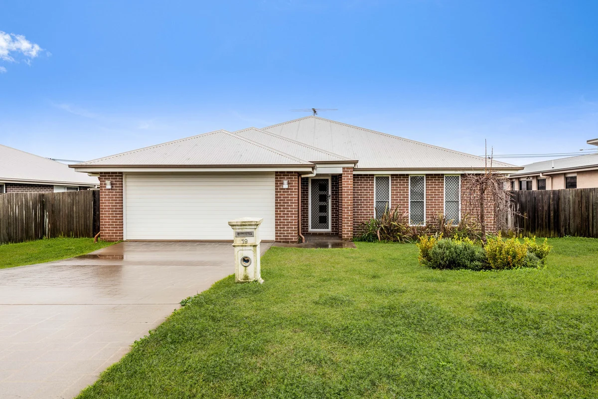 19 Opperman Drive, Kearneys Spring QLD 4350