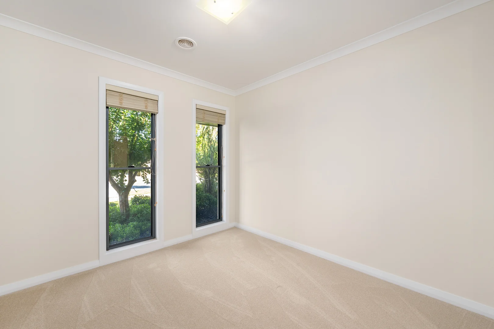 Additional image 11 of 21 Nillahcootie Crescent, Kialla VIC 3631