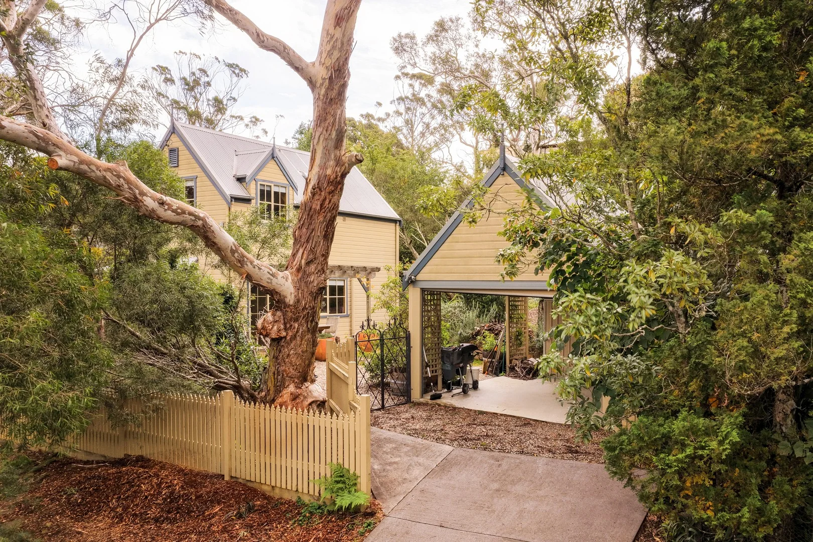 10-12 Glenview Road, Wentworth Falls NSW 2782