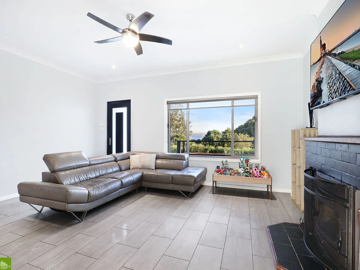 Additional image 2 of 348 Northcliffe Drive, Lake Heights NSW 2502