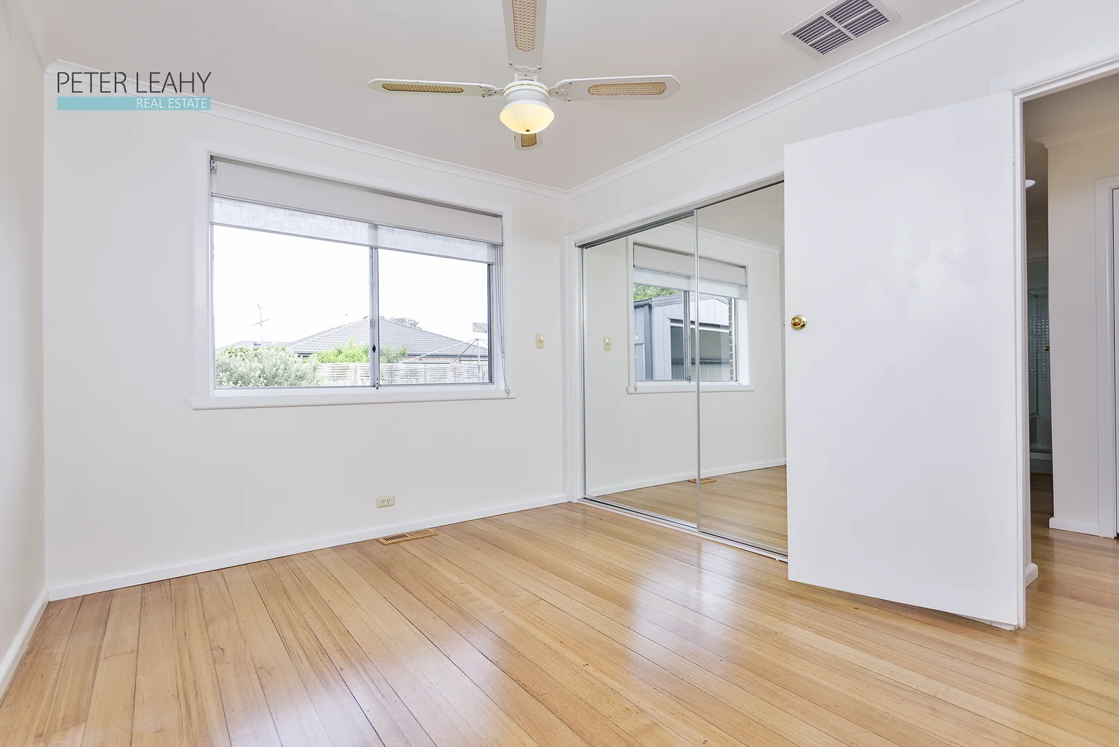40 Sandhurst Cr, Bundoora VIC 3083 photo 5