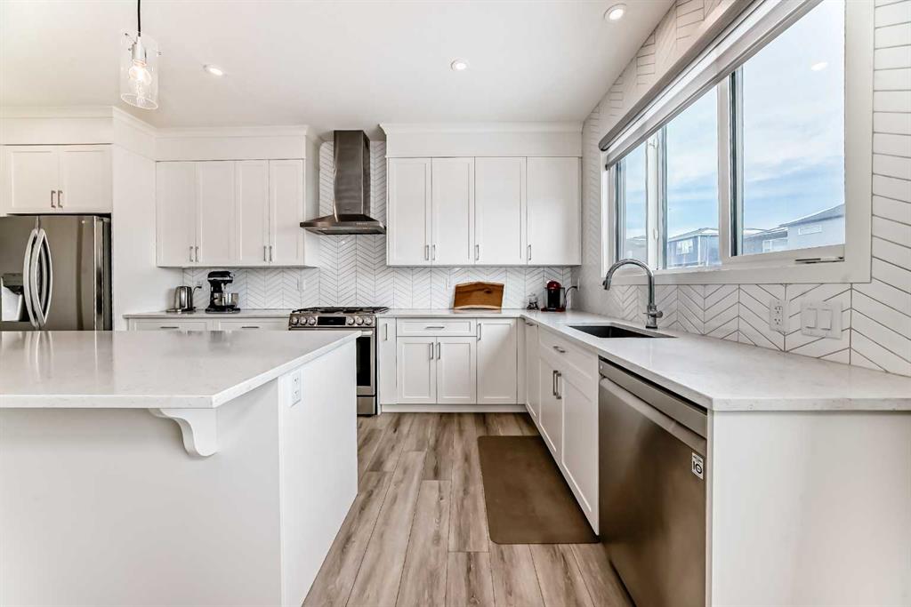Additional image 4 of 24 Royston Rise NW, Calgary, AB, T3L 0J2