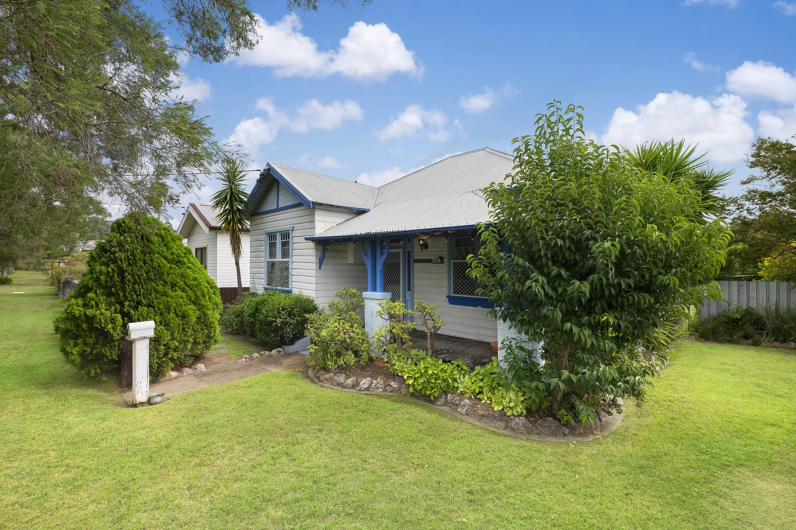 15 Desmond Street, Cessnock NSW 2325
