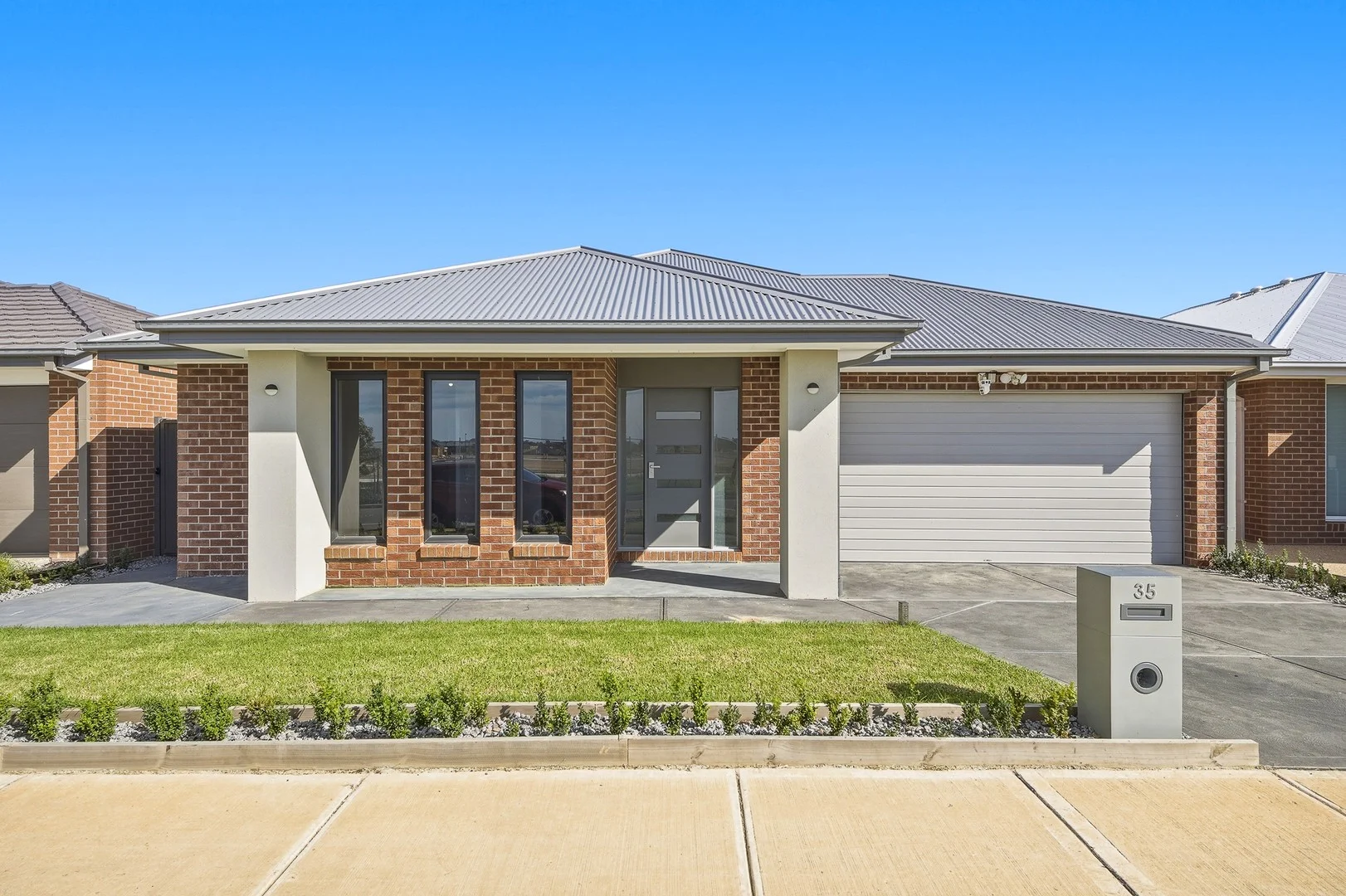 35 Follett Boulevard, Clyde VIC 3978