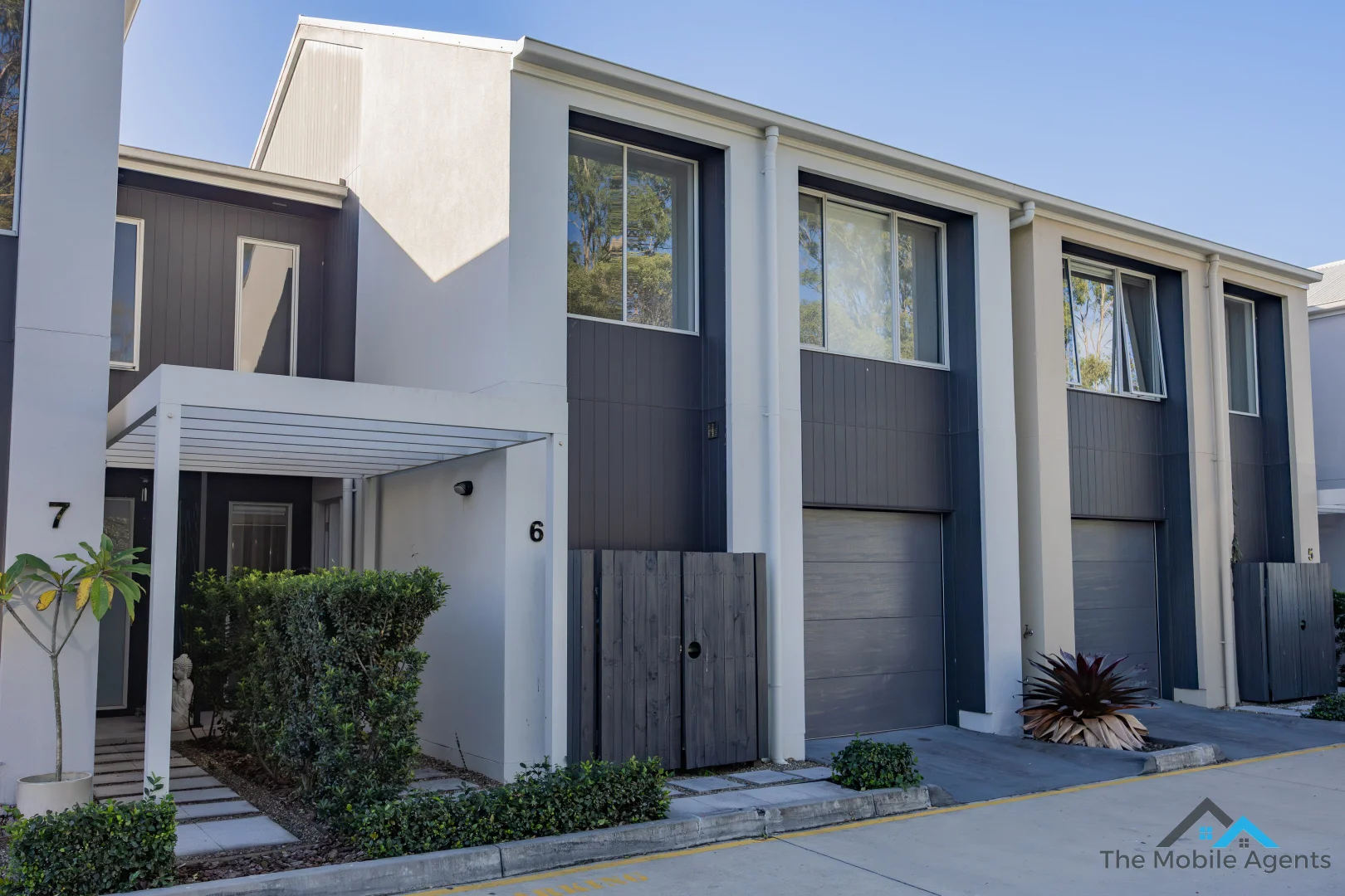 6/13 Angela Way, Pimpama QLD 4209 photo 2