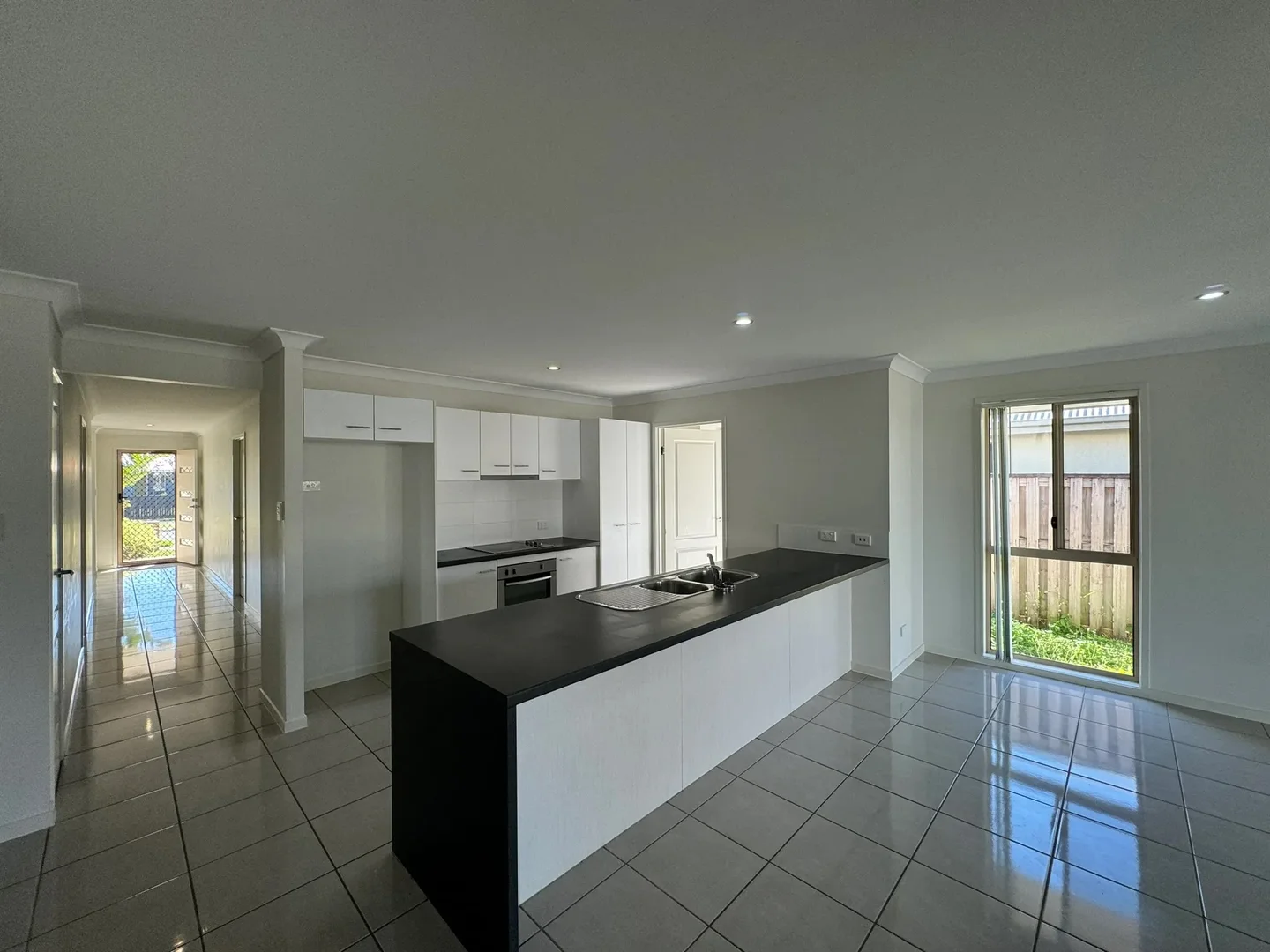 138 Whitehaven Dr, Blacks Beach QLD 4740 photo 2