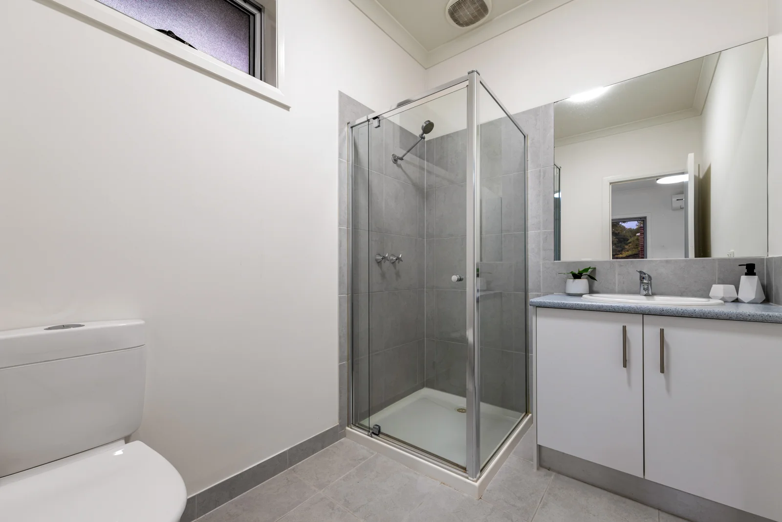 Additional image 11 of 2/39 Surrey Road, Blackburn North VIC 3130