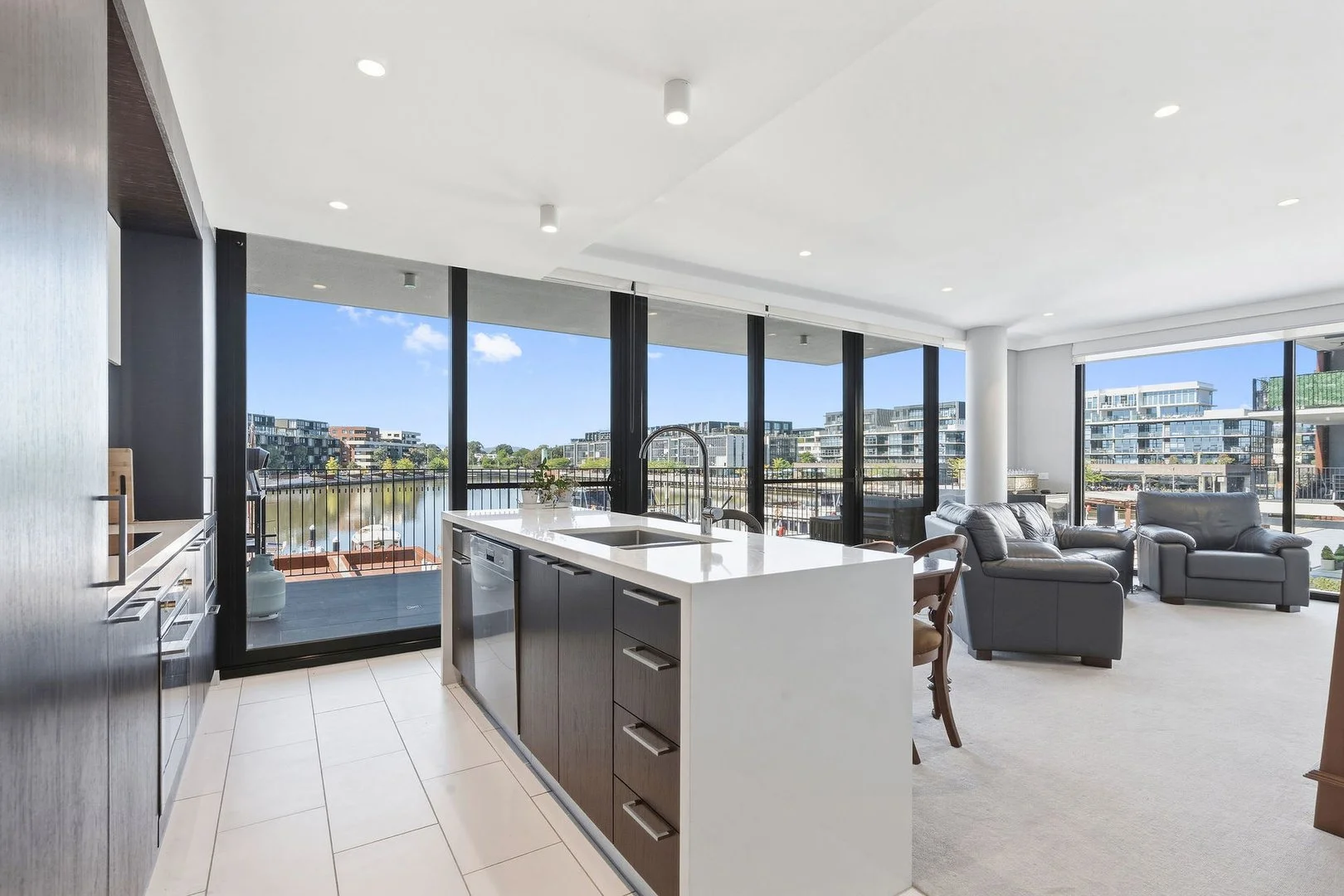 2/10 Trevillian Quay, Kingston ACT 2604 photo 3