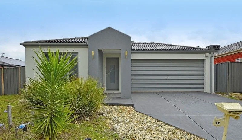 42 Kinglake Drive, Manor Lakes VIC 3024