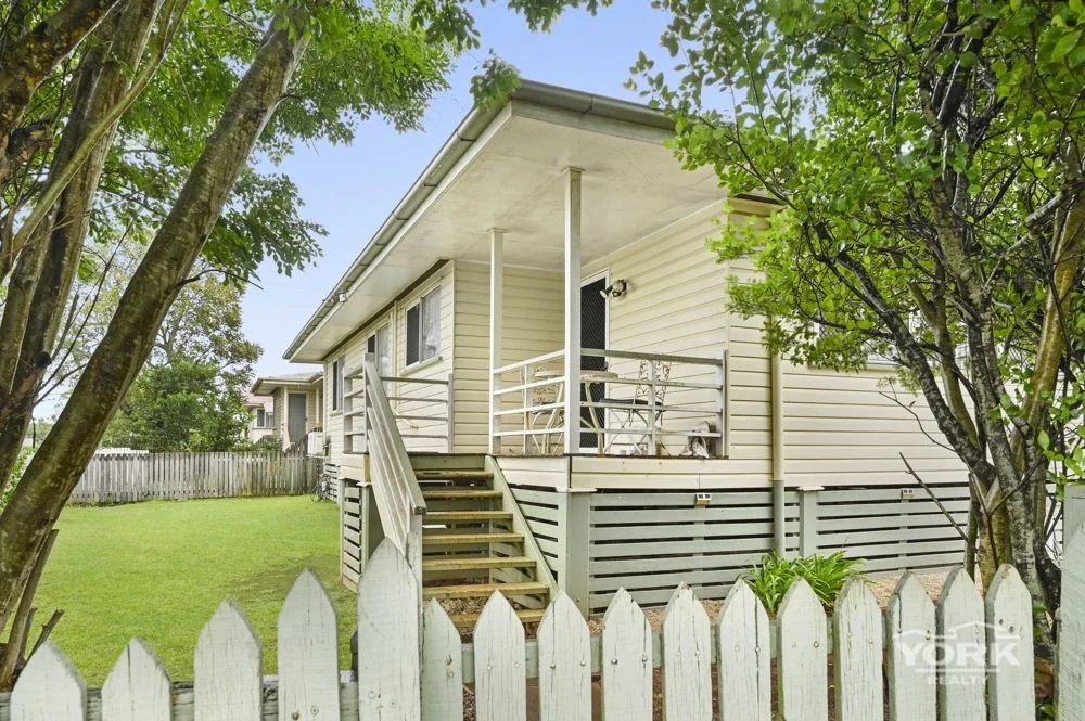 3 McMahon Crescent, Newtown QLD 4350 photo 2