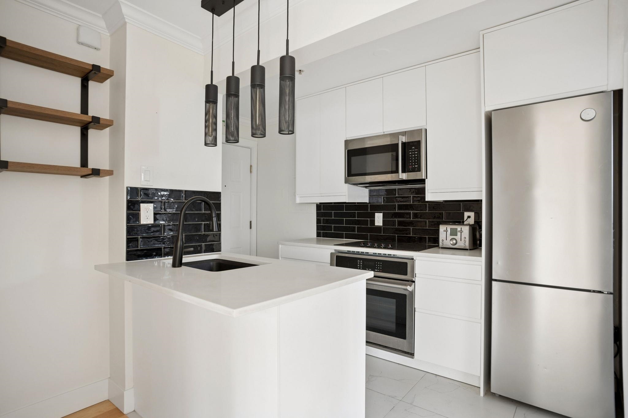 Additional image 2 of 213-1940 Barclay Street, Vancouver, BC, V6G 1L3