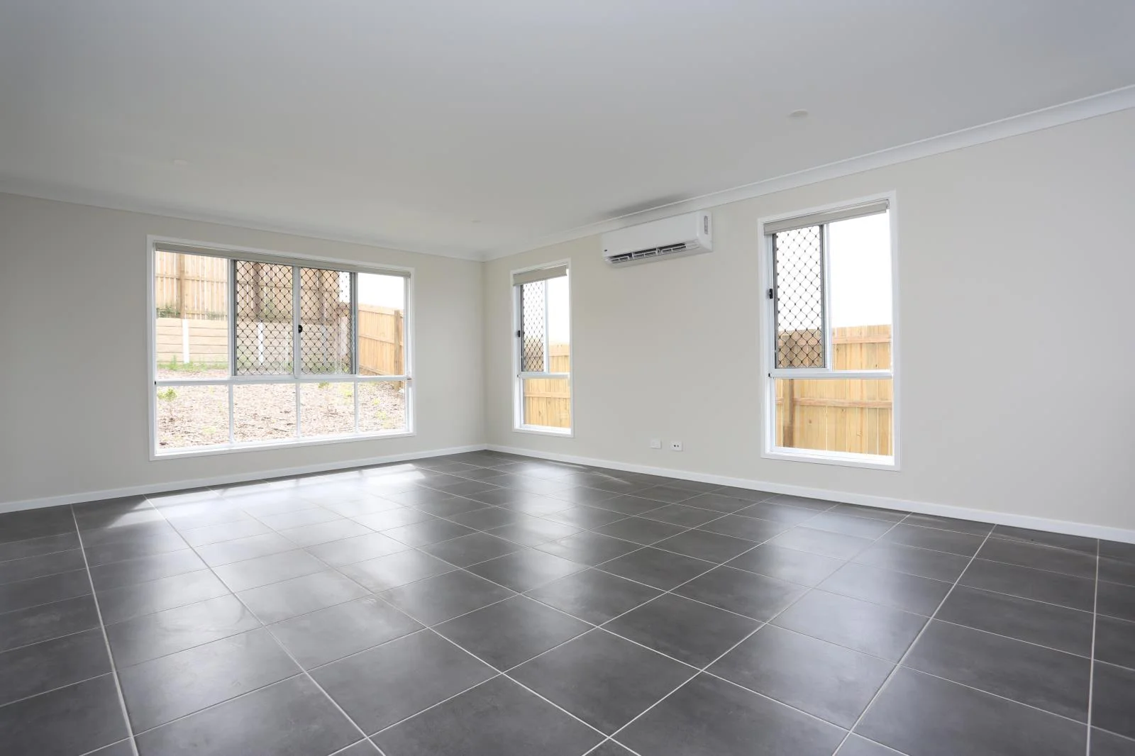 Additional image 3 of 10 Anne Street, Park Ridge QLD 4125
