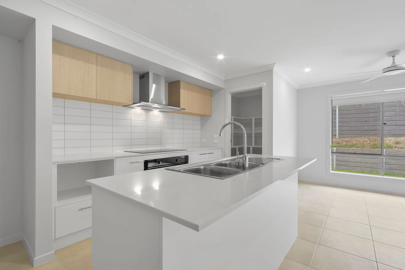 22 Zeil Way, White Rock QLD 4306 photo 4