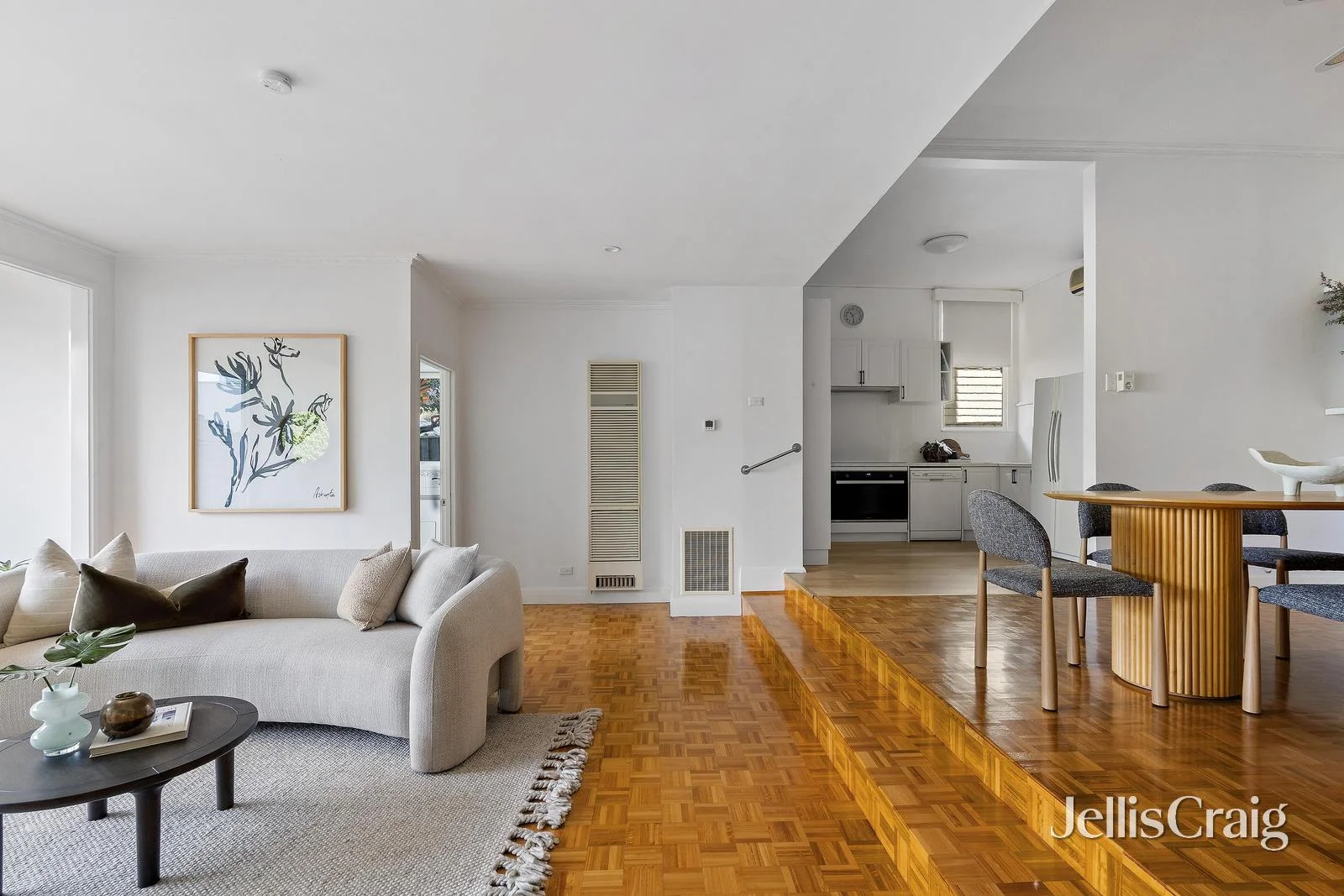 3 Holyrood Avenue, Strathmore VIC 3041 photo 4